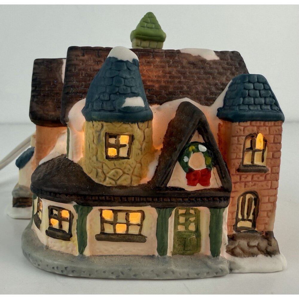 Vtg HOLIDAY EXPRESSIONS Hand- Painted Porcelain Lighted‎ House GREEN HOTEL